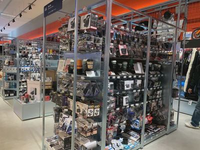 车迷天堂,探店日本最大的汽车用品连锁超市 澳德巴克斯Autobacs