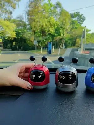 汽车用品 爆款热卖中 可爱的机器人,即是香薰又是摆件,你是不是也安排上呢